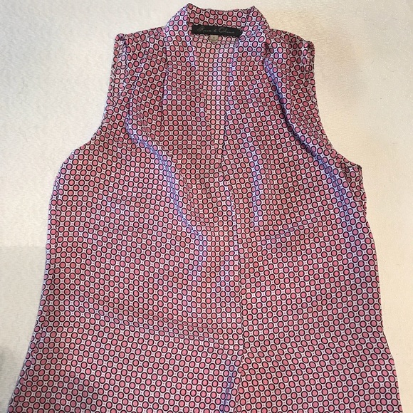 Pink sleeveless blouse very flattering - Picture 2 of 6